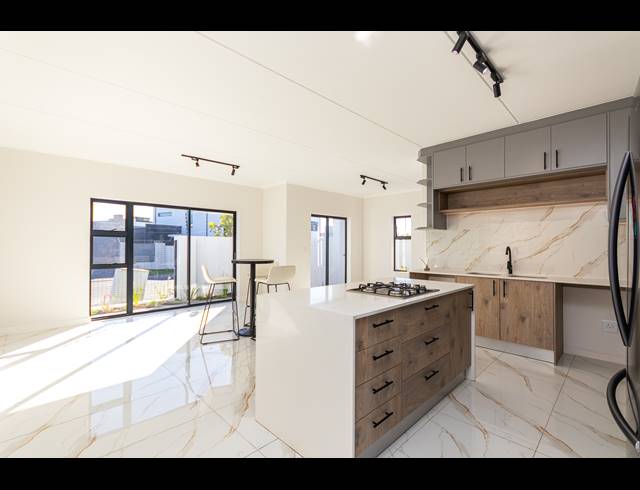 3 BEDROOM APARTMENT FOR SALE IN SANDOWN